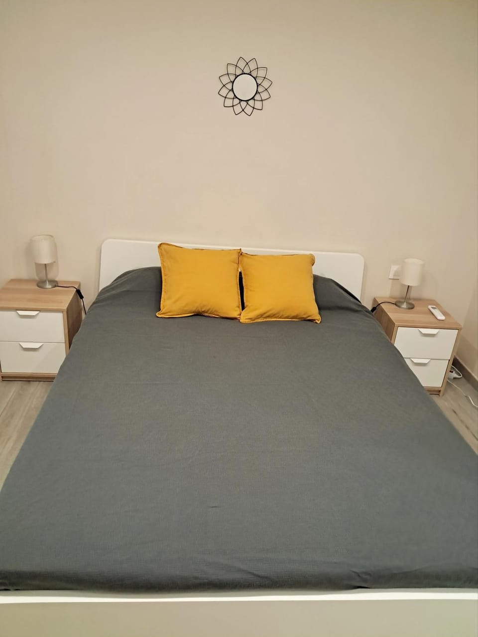 Photo of the whole room, Bedroom