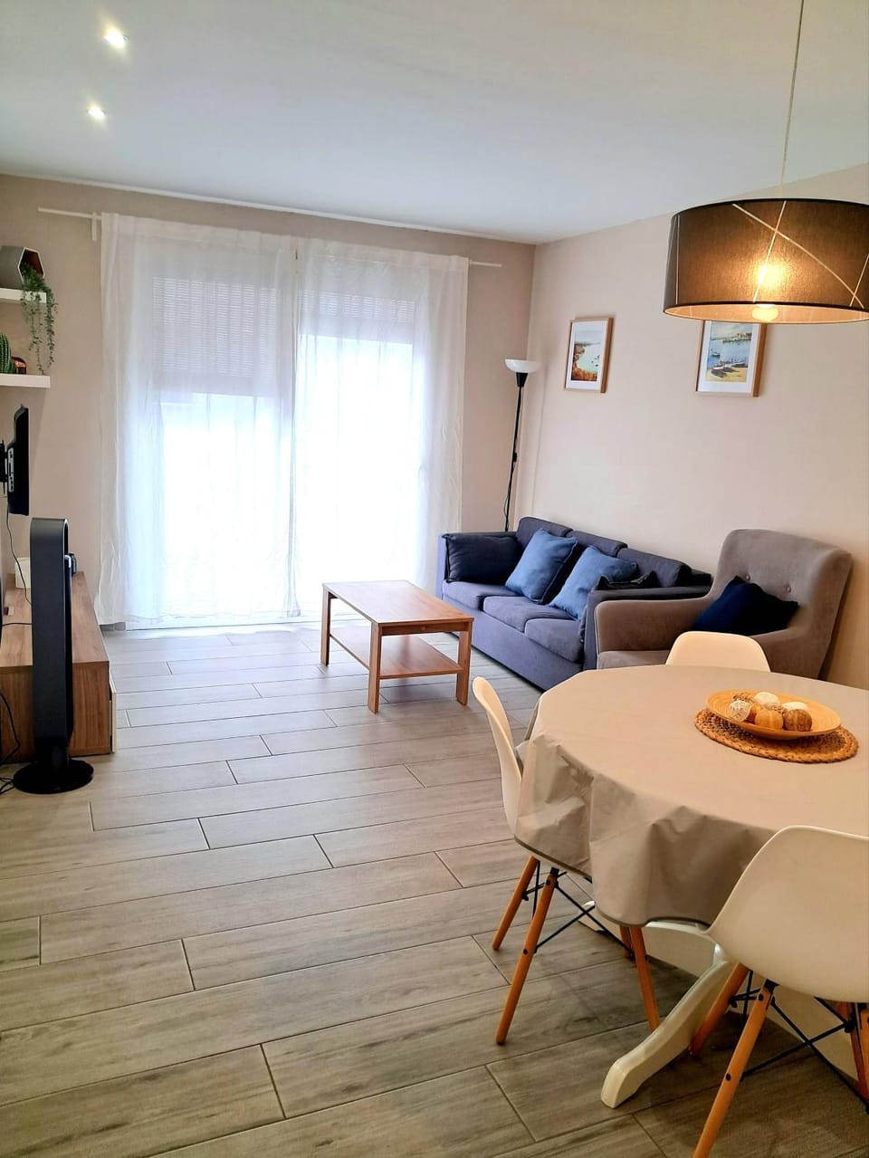 TV and multimedia, Living room, Dining area