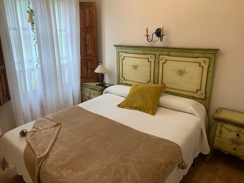 Bed, Photo of the whole room
