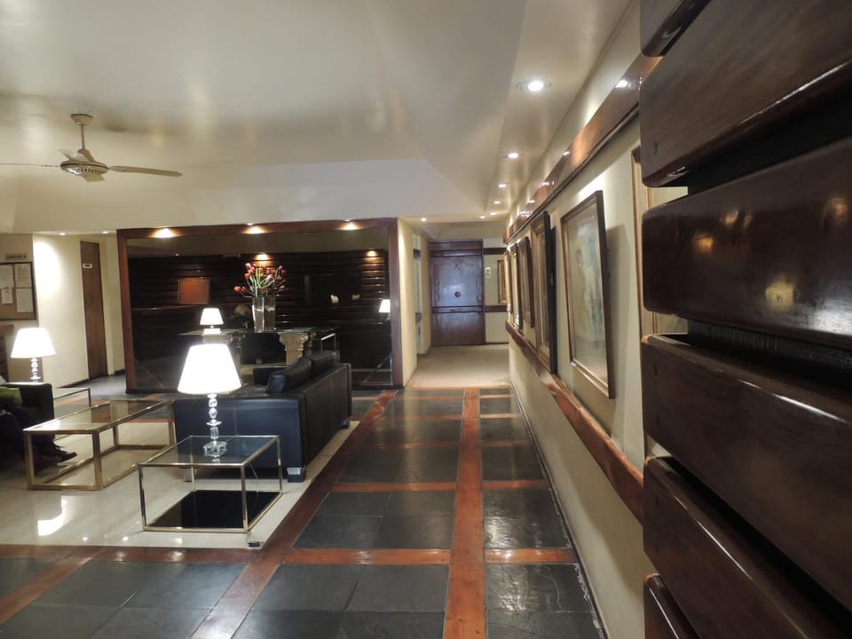 Recoleta, gran ubicación, piscina, cerca Metro, WiFi Apartment in Buenos Aires
