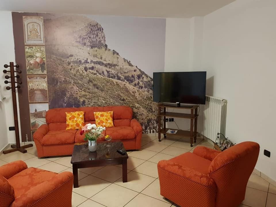 TV and multimedia, Living room, Lounge or bar, Seating area