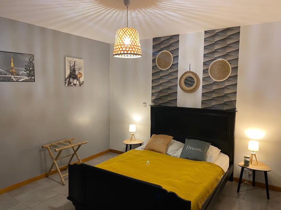 Gîte cosy 6 personnes, avec jardin en Normandie, proche des plages du débarquement et du Mont Saint-Michel House in Normandy