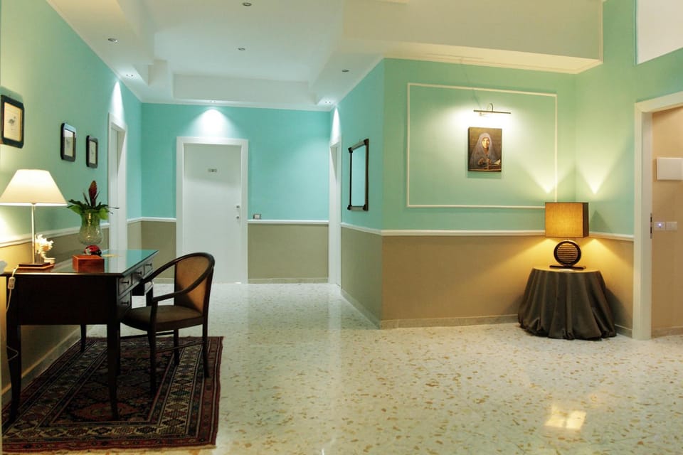 Lobby or reception, Decorative detail