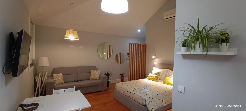Bed, Seating area, Bedroom