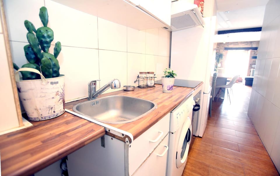 Kitchen or kitchenette, washing machine