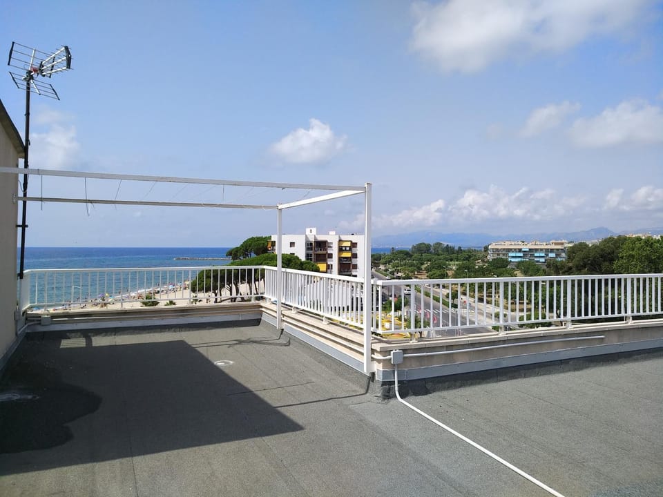 Mountain view, Sea view