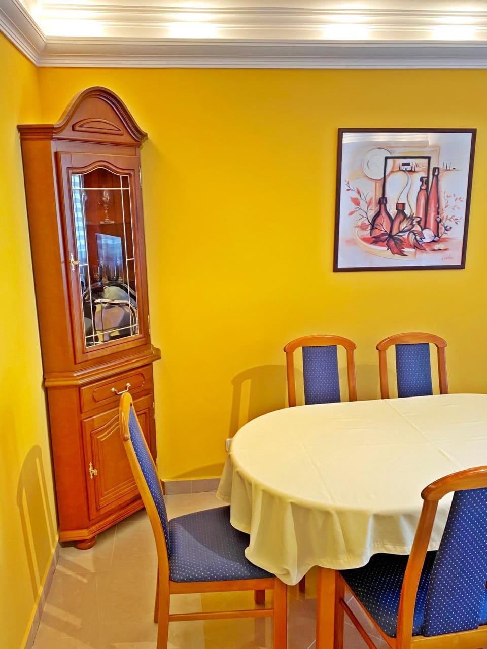 Communal lounge/ TV room, Living room, Decorative detail, Seating area, Dining area