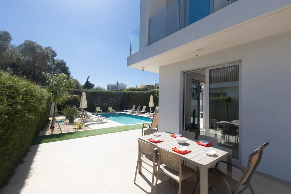 Garden, Seating area, Swimming pool