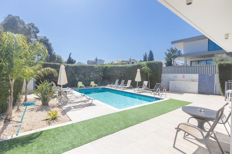 Day, Garden, Swimming pool, sunbed