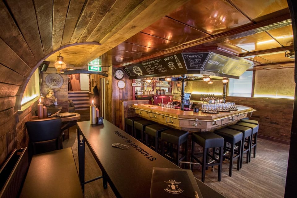 Restaurant/places to eat, Lounge or bar