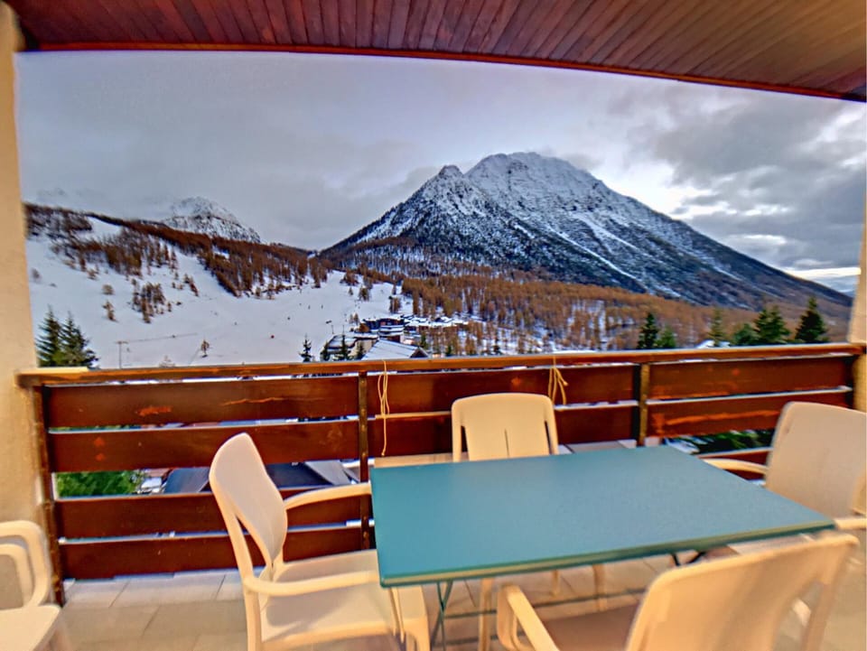 Balcony/Terrace, Balcony/Terrace, On site, Mountain view, Mountain view, Sunset