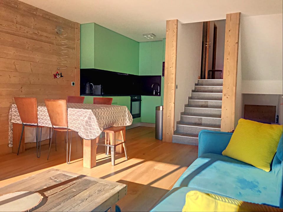 Kitchen or kitchenette, Living room, Dining area