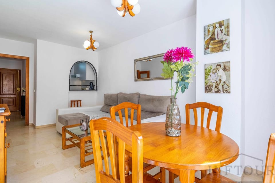 Communal lounge/ TV room, Living room, Dining area