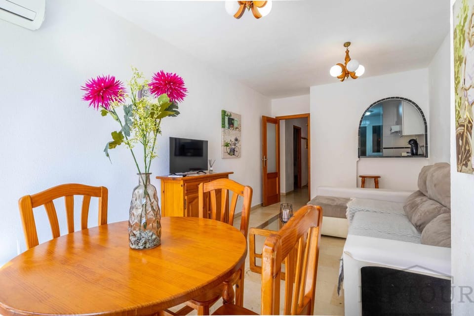 Communal lounge/ TV room, Living room, Dining area