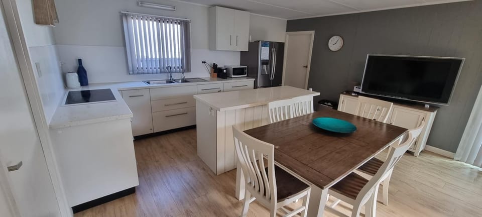 TV and multimedia, Kitchen or kitchenette, Dining area, minibar, pet friendly, kitchen