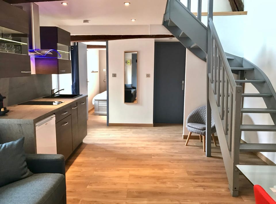 Kitchen or kitchenette, Living room