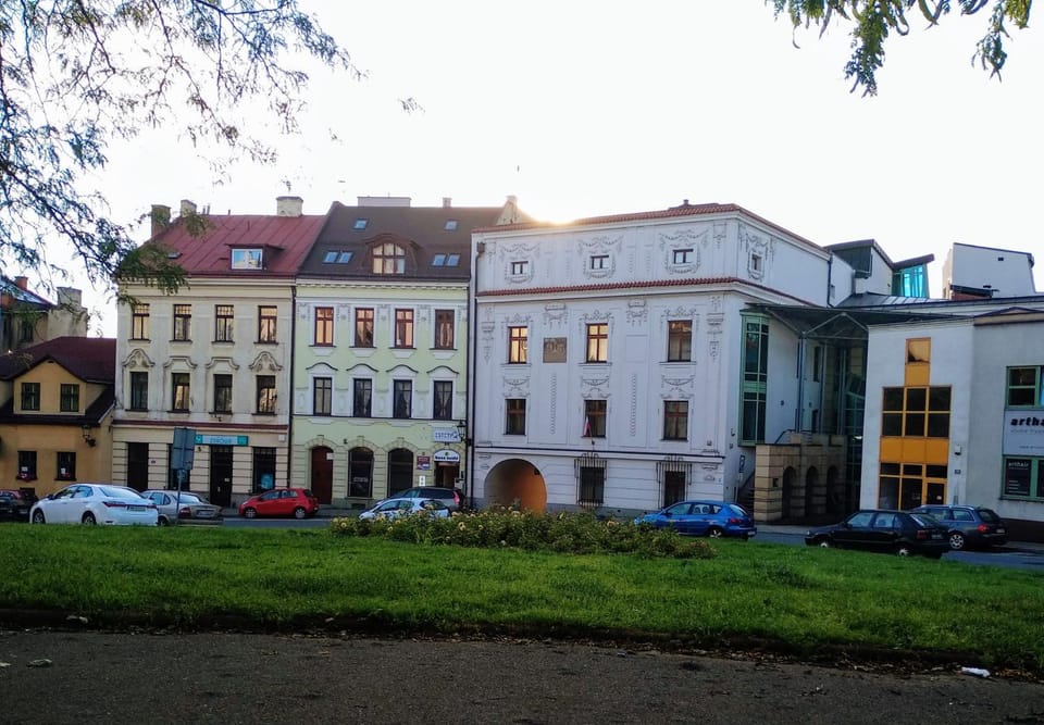 Property building, Facade/entrance, Neighbourhood, Floor plan, Area and facilities