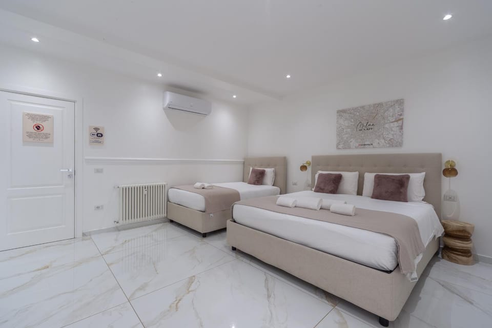 Bed, Photo of the whole room, towels, air conditioner