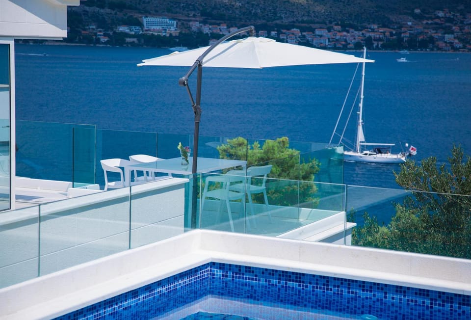 Day, Natural landscape, Pool view, Swimming pool