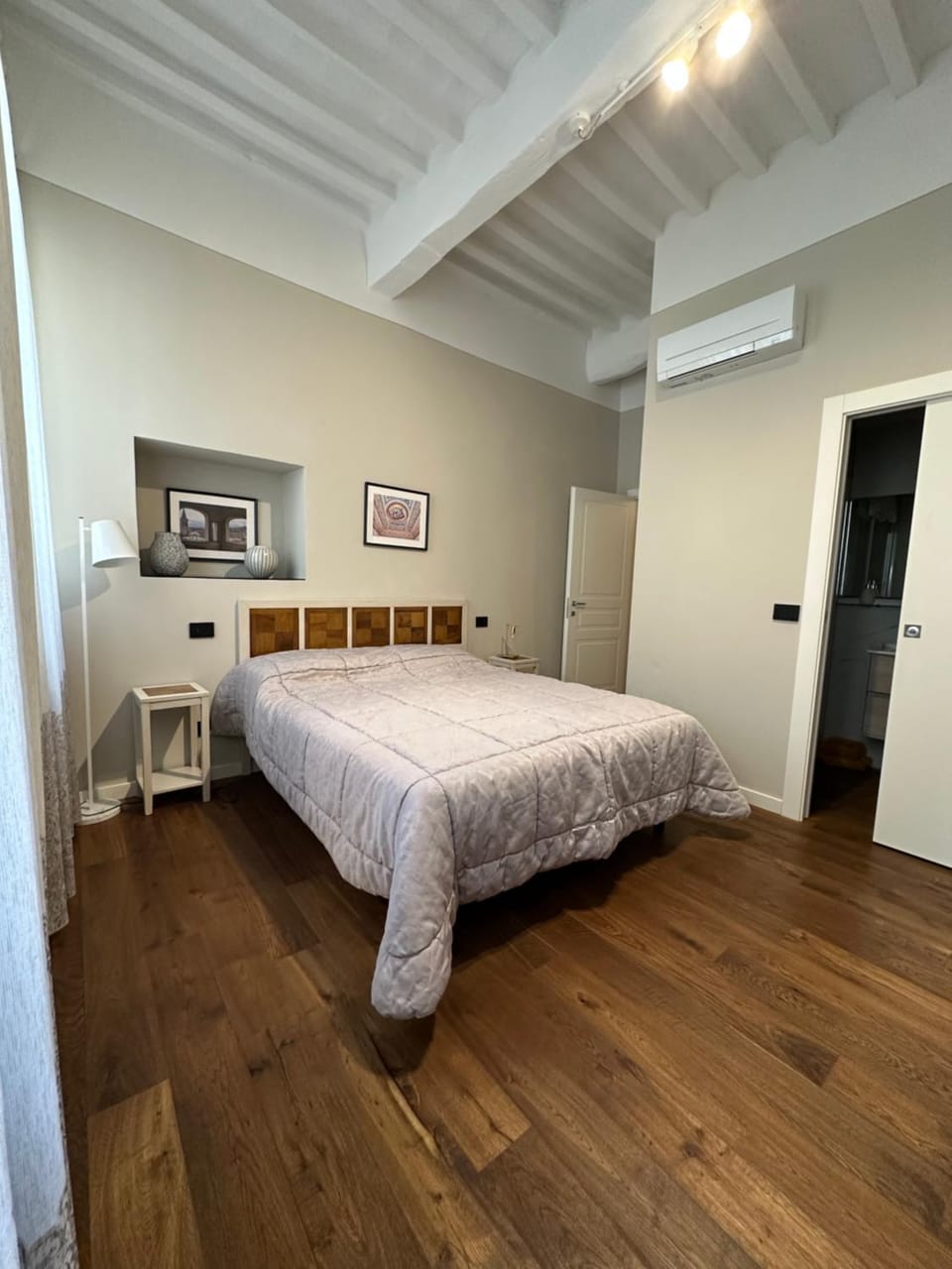 Bed, Photo of the whole room, Bedroom, internet, air conditioner