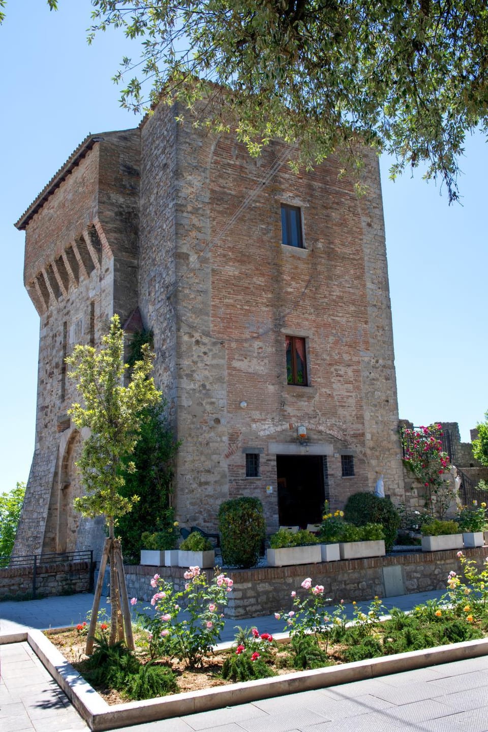 Torre Caetani- Night in a medieval tower Bed and Breakfast in Umbria