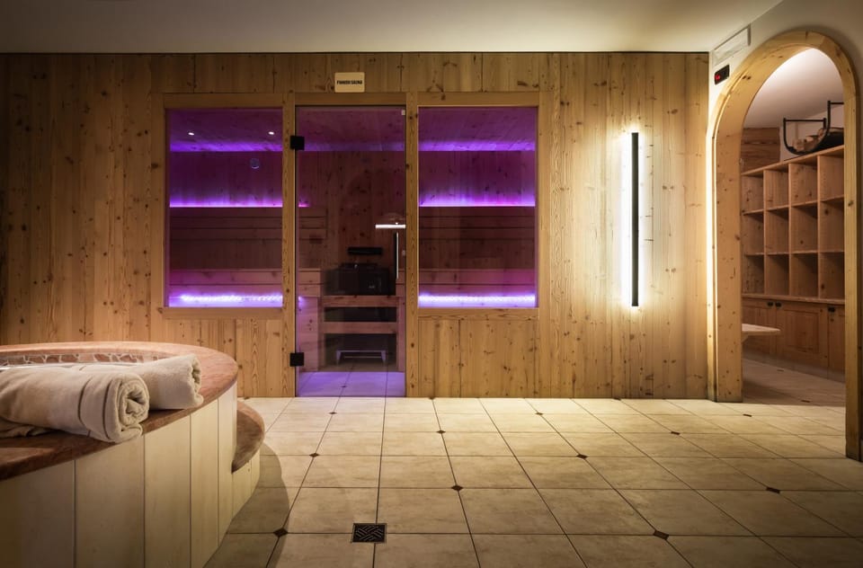 Sauna, Swimming pool