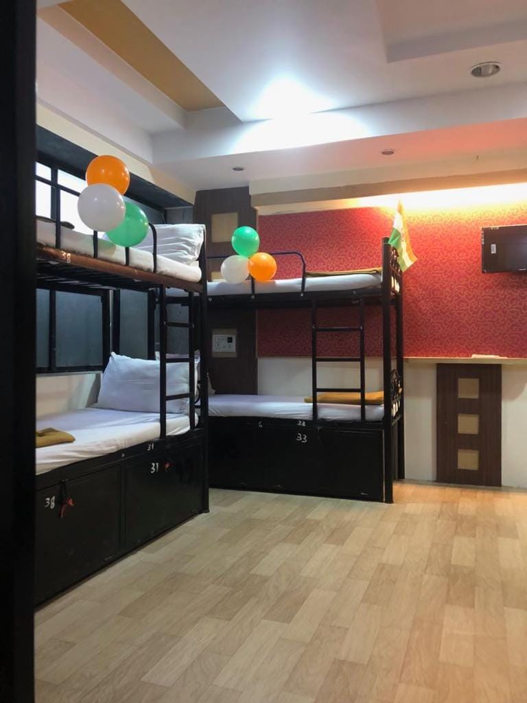 Bandra Dormitory Only for indian male Hostel in Mumbai
