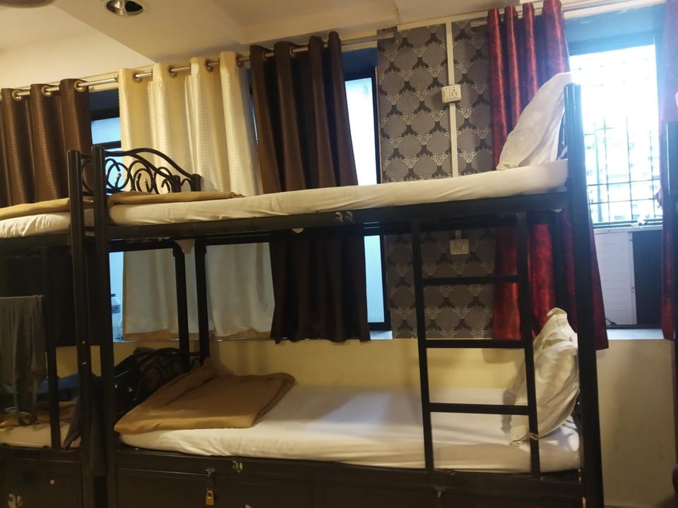 Bandra Dormitory Only for indian male Hostel in Mumbai