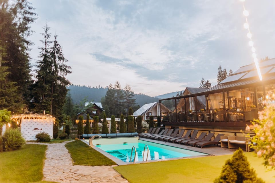 Mountain view, Pool view, Swimming pool