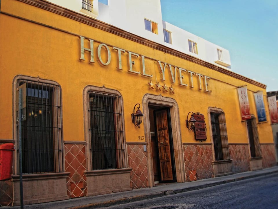 Facade/entrance