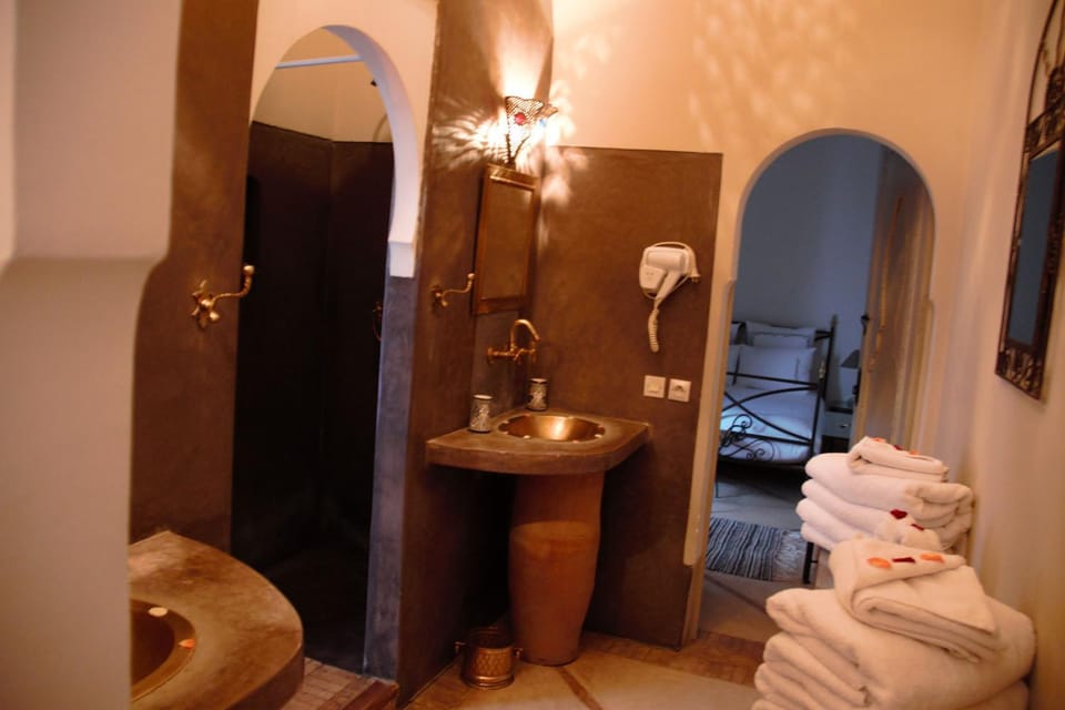 Bathroom, towels