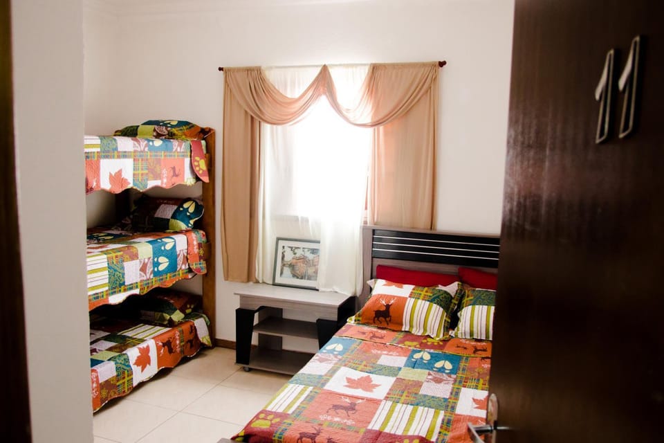 Bed, Bedroom, bunk bed, hair dresser