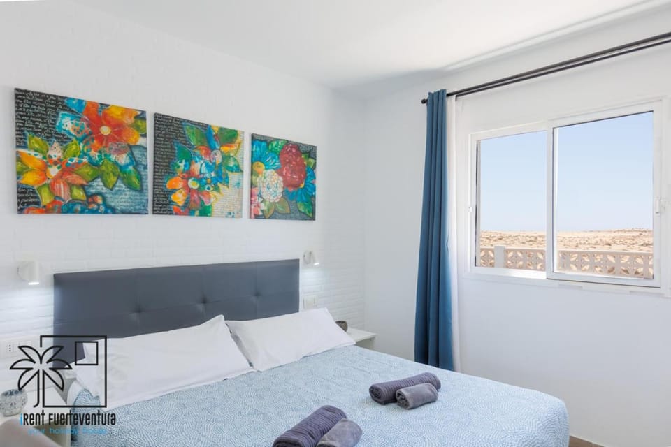 Bed, Photo of the whole room, Bedroom, Landmark view, internet