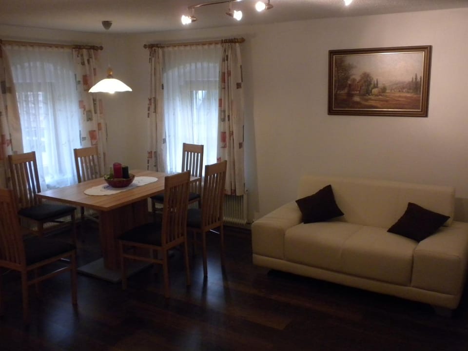 Living room, Photo of the whole room