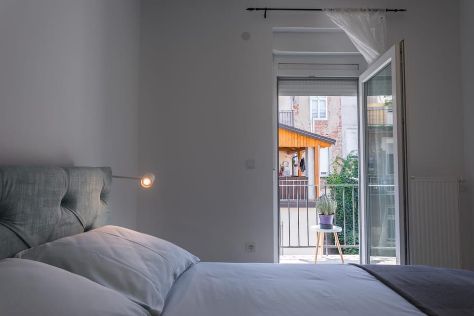 Bedroom, Inner courtyard view