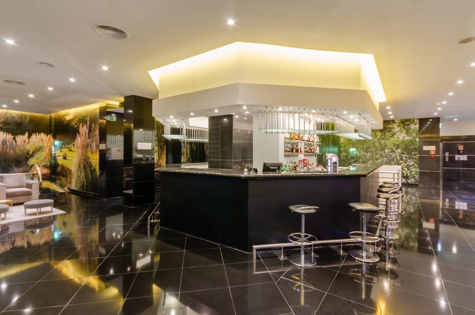 Lounge or bar, Lounge or bar