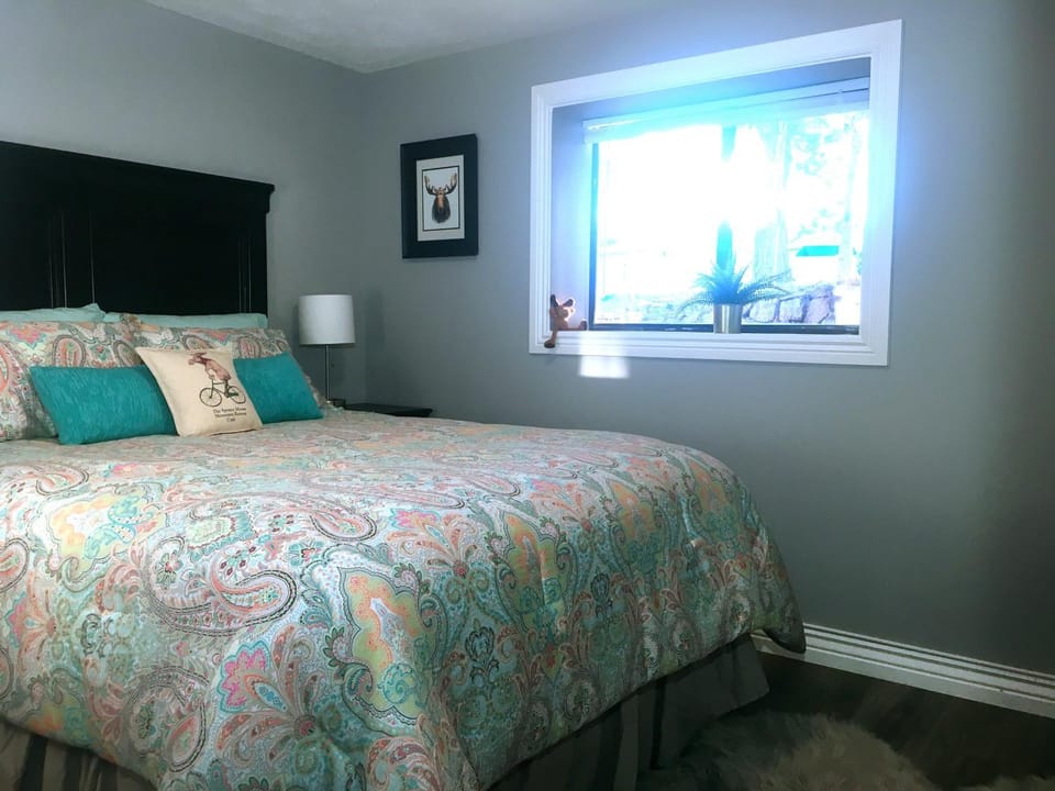 Bedroom, Quiet street view