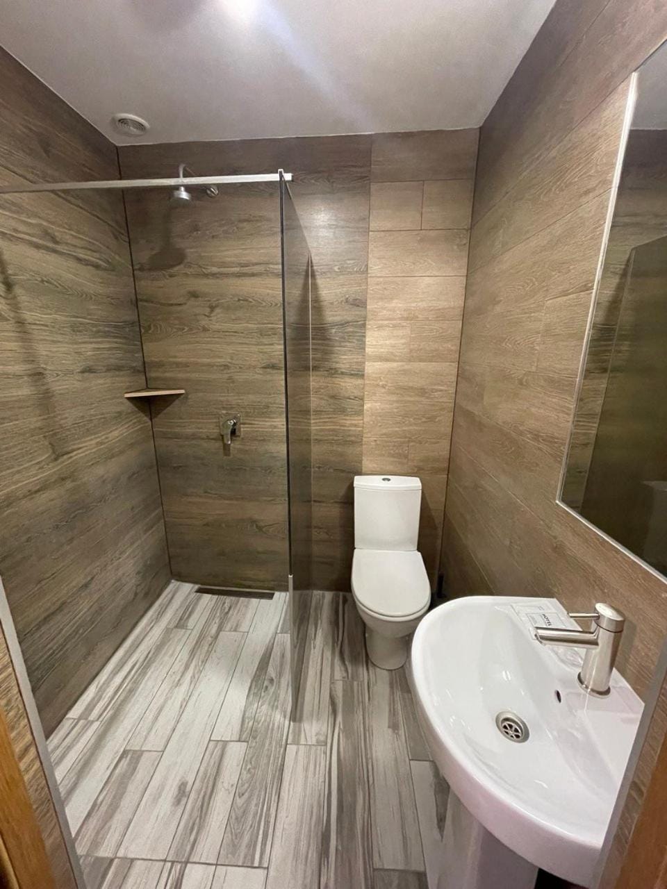 Shower, Toilet