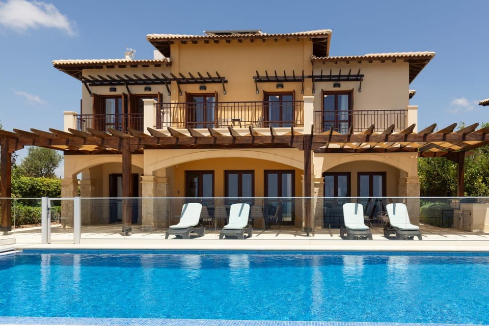 Property building, Pool view