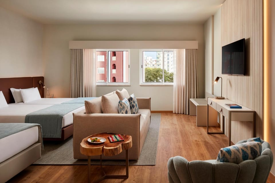 Bedroom, City view
