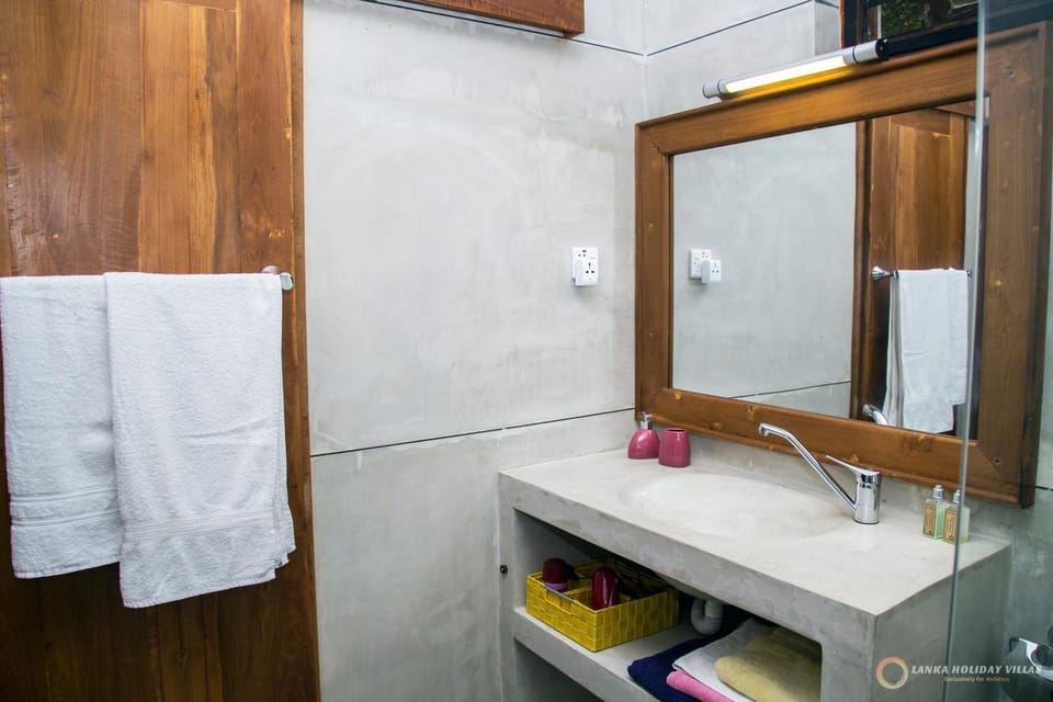 Shower, Toilet, Bathroom, towels, wardrobe