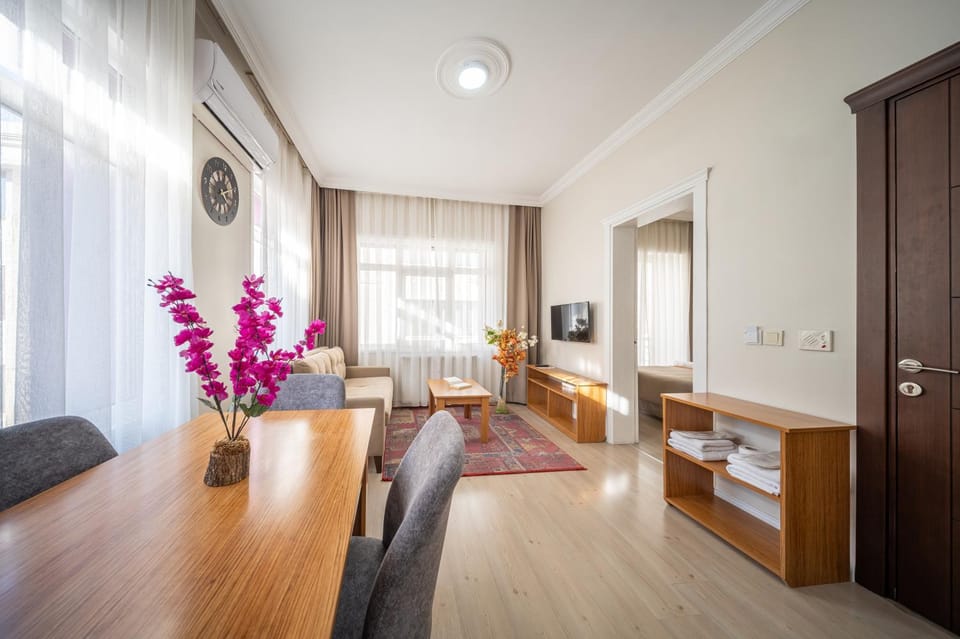 TV and multimedia, Living room, Dining area