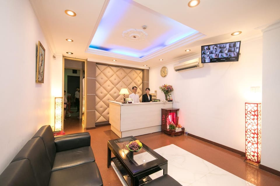 Communal lounge/ TV room, Facade/entrance, Property logo or sign, Bird's eye view, Library, Lobby or reception, Floor plan, Beach, Communal kitchen, Street view, Alcoholic drinks, Non alcoholic drinks
