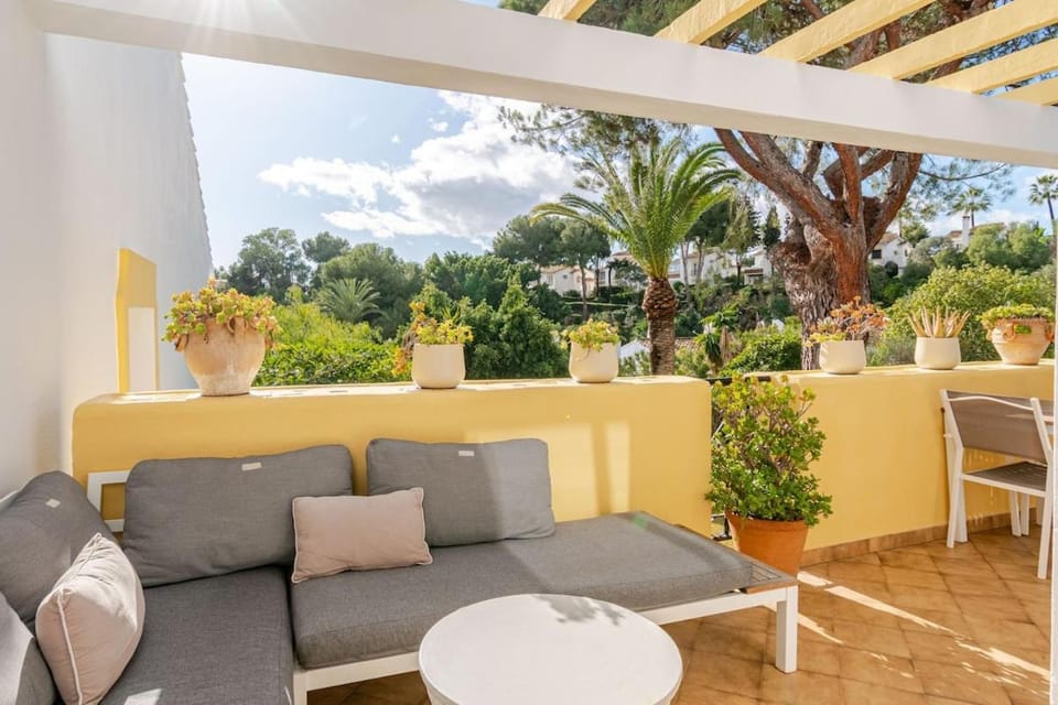 Patio, Day, Garden, Balcony/Terrace, Balcony/Terrace, Seating area