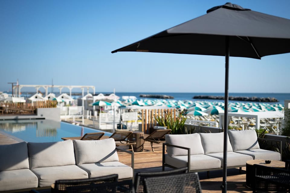 Patio, Day, View (from property/room), Balcony/Terrace, Living room, Seating area, Pool view, Sea view, Swimming pool