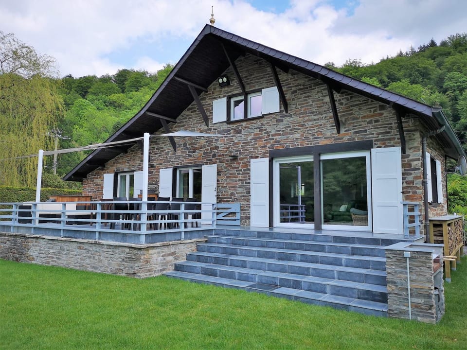 Property building, Day, Natural landscape, Garden, Garden view