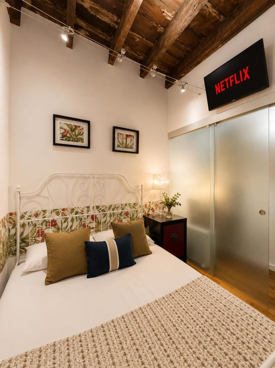 Bed, TV and multimedia