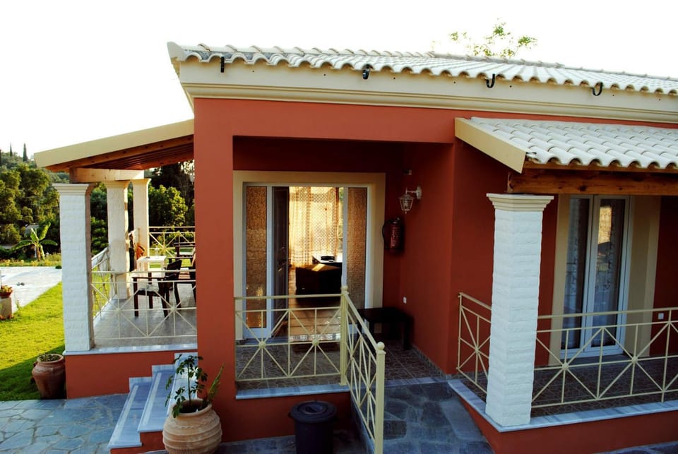 Facade/entrance, Balcony/Terrace