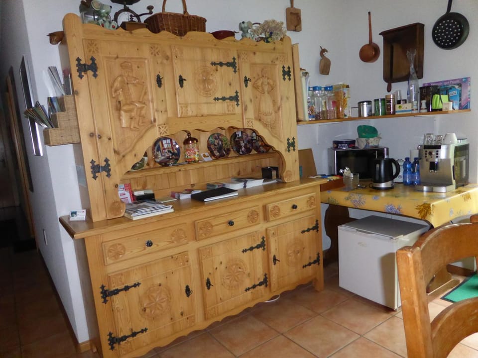 Coffee/tea facilities, Dining area, minibar, toaster