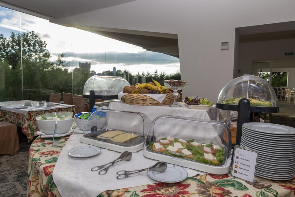 Restaurant/places to eat, View (from property/room), Buffet breakfast